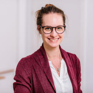 Gezeigt wird die Person Miriam Theunert